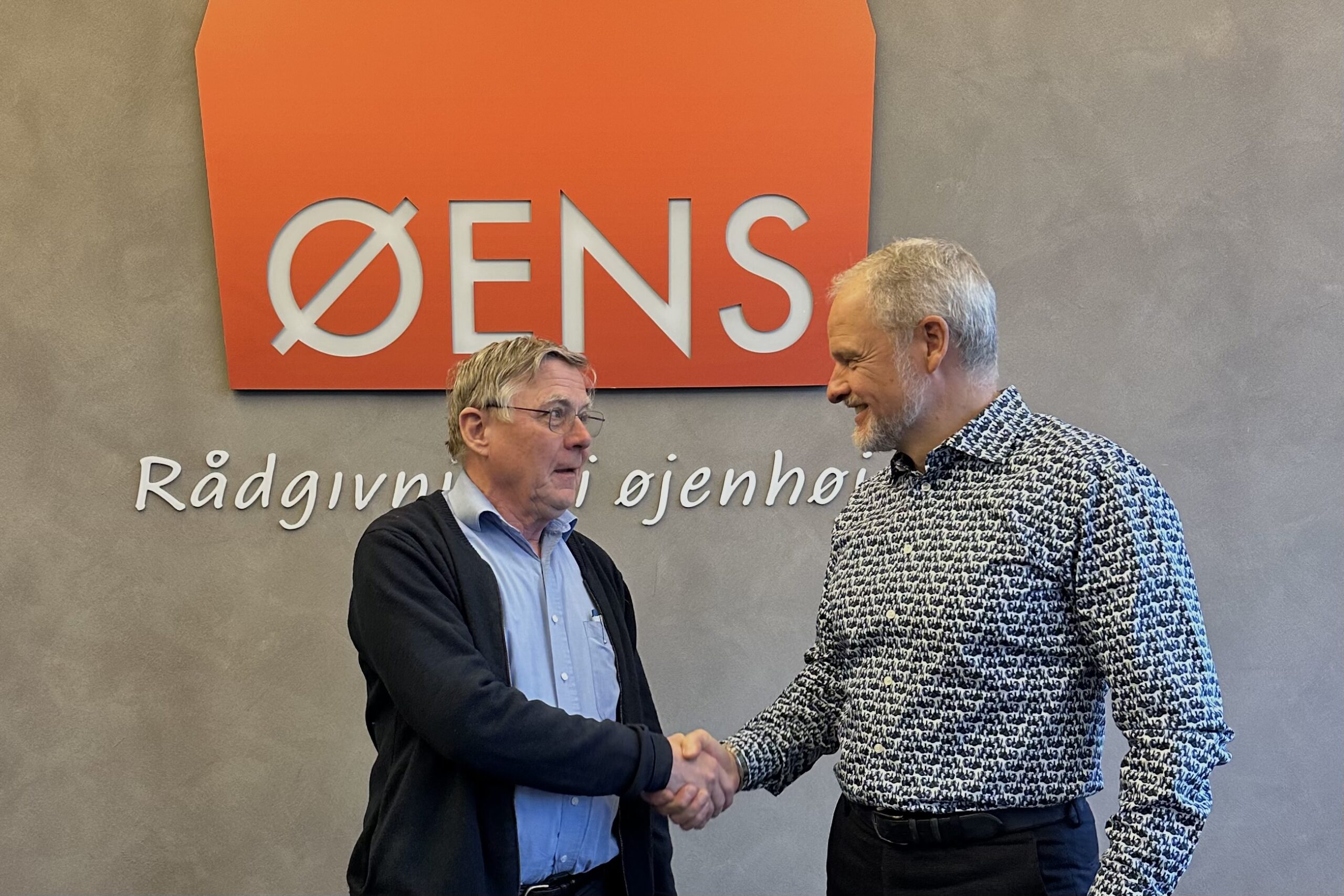 Advokat Jens Duus takker af og overlader nøglen til ØENS Advokatfirma opslagsbillede